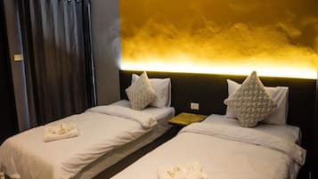 Standard Twin Room | Minibar, desk, free WiFi