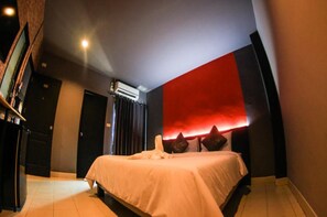 Standard Double Room | Minibar, desk, free WiFi - Hotel Passion (Nakhon Si Thammarat)