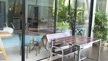 Superior Pool Access | Terrace/patio