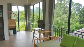 Deluxe Sea View | Desk, soundproofing, free WiFi