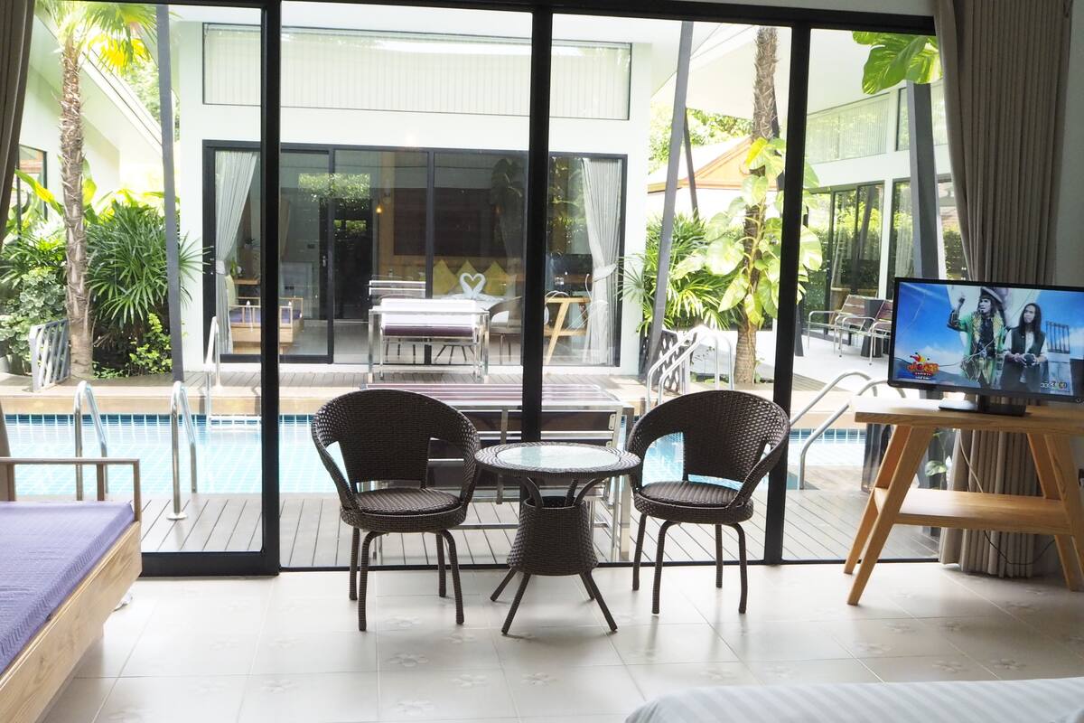 Superior Pool Access | 書桌、隔音、免費 Wi-Fi
