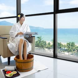 Couples treatment room(s), sauna, hot tub, steam room, body treatments