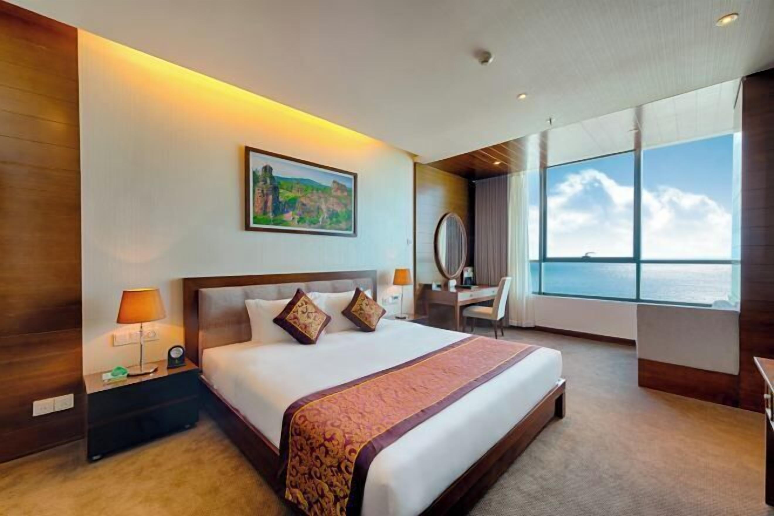 미니바, 객실 내 금고, 책상, 암막 커튼