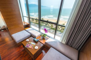 PREMIER DELUXE OCEAN VIEW