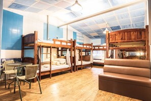 Dormitorio condiviso, per sole donne (10 beds) | Una scrivania, tende oscuranti, insonorizzazione, Wi-Fi gratuito