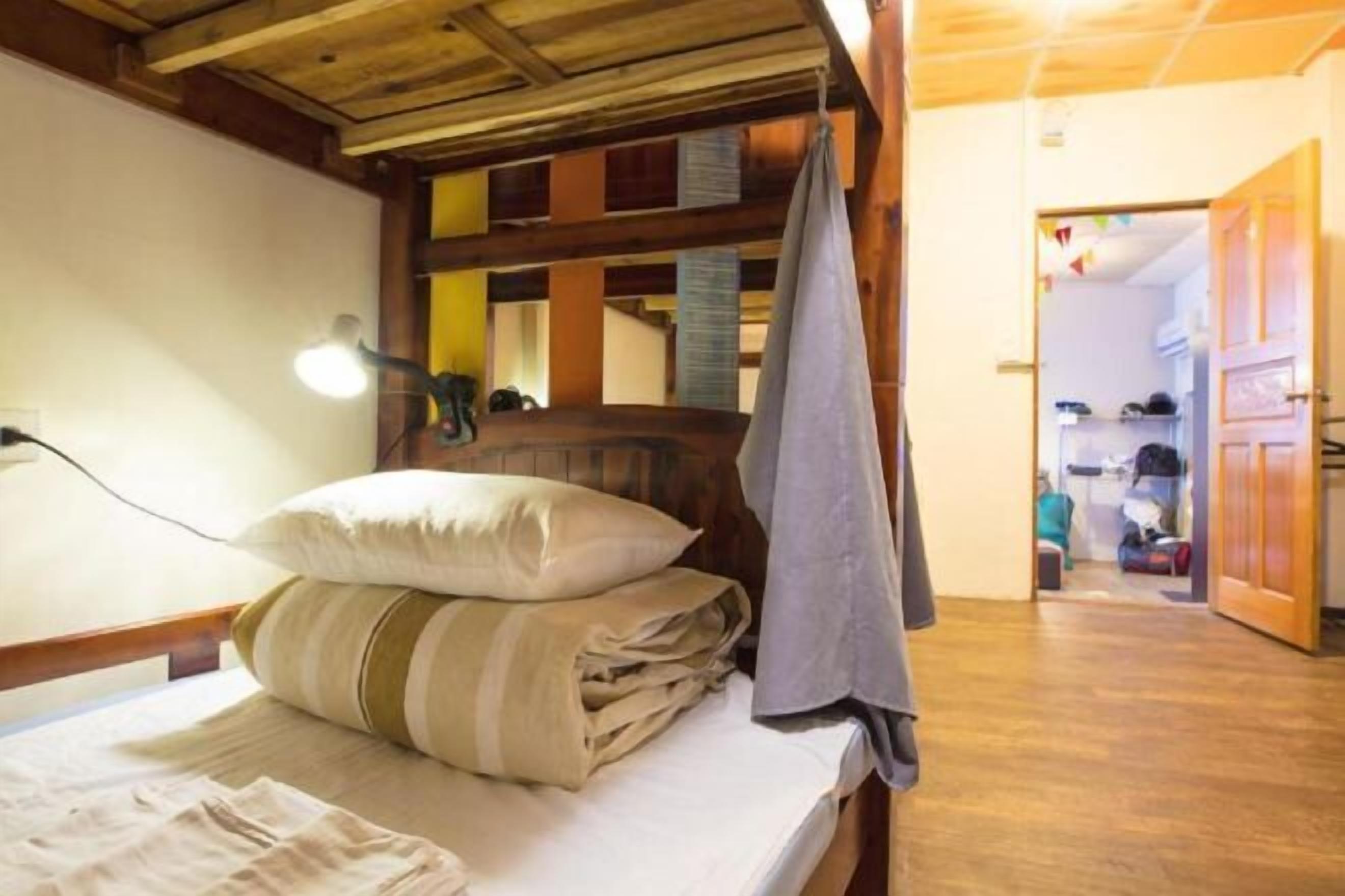 Skrifborð, myrkratjöld/-gardínur, hljóðeinangrun