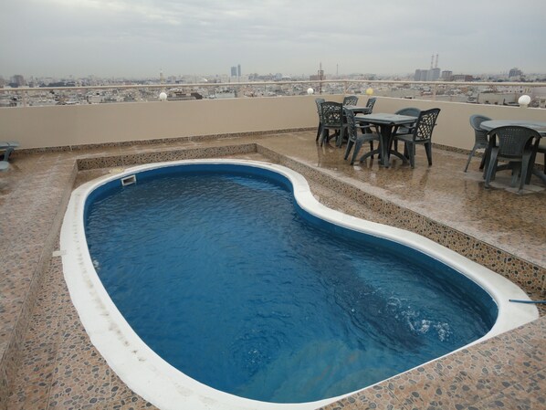 Una piscina cubierta