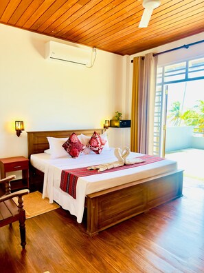 Superior Double Room | Egyptian cotton sheets, premium bedding, Select Comfort beds - Ocean View Cottage (Hikkaduwa)