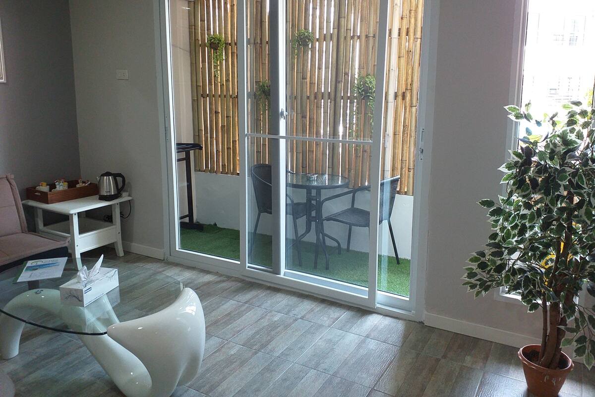 2 Bedroom Apartment With Balcony | 高級寝具、セーフティボックス (室内)、デスク、WiFi (無料)