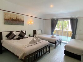 Quarto quádruplo família | Roupas de cama premium, cofres nos quartos, escrivaninha