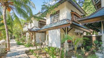 One-Bedroom Bungalow | Garden view