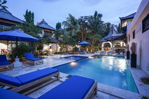 Overnatningsstedets facade – aften/nat