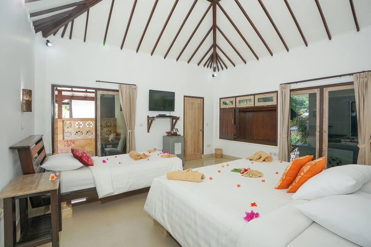 Standard Room | Minibar, in-room safe, free cots/infant beds, free WiFi