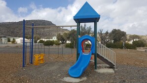 Área de juegos infantiles al aire libre