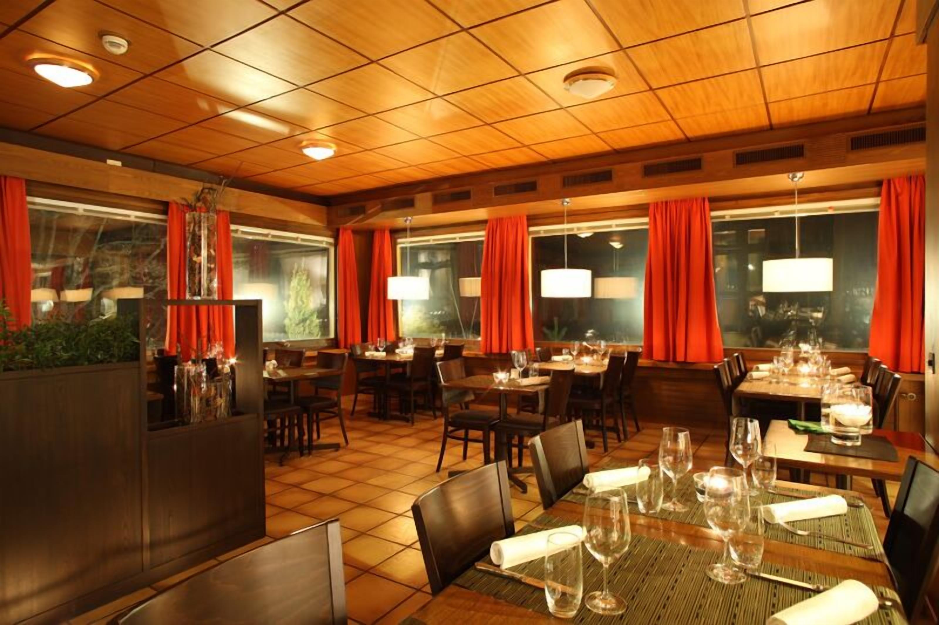 breakfast, lunch, dinner served; international cuisine, garden views