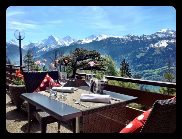 Breakfast, lunch, dinner served; international cuisine, garden views - Hotel Gloria (Beatenberg)