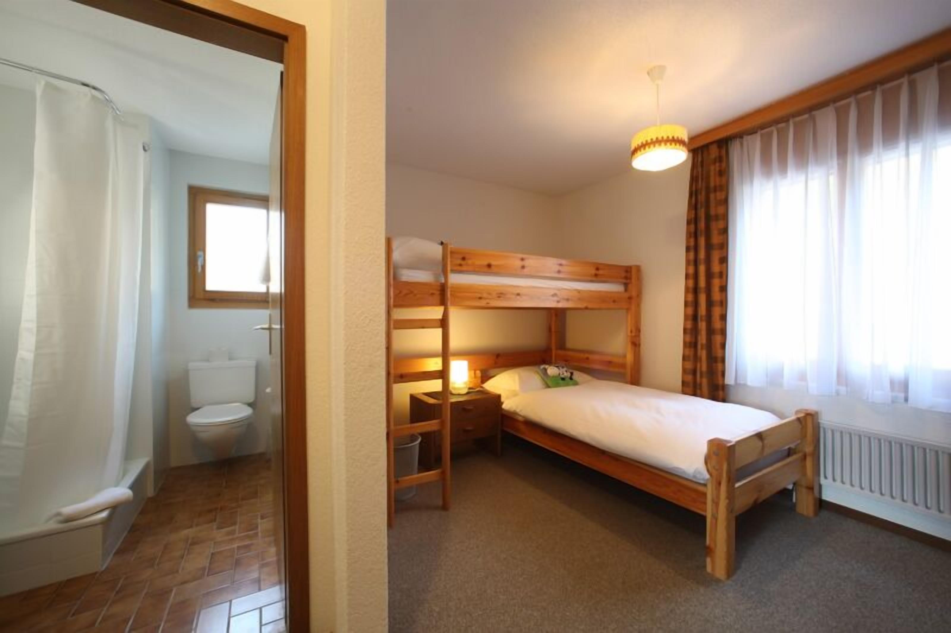 family room, balcony (lake & mountain view) | hypo-allergenic bedding, in-room safe, individually decorated