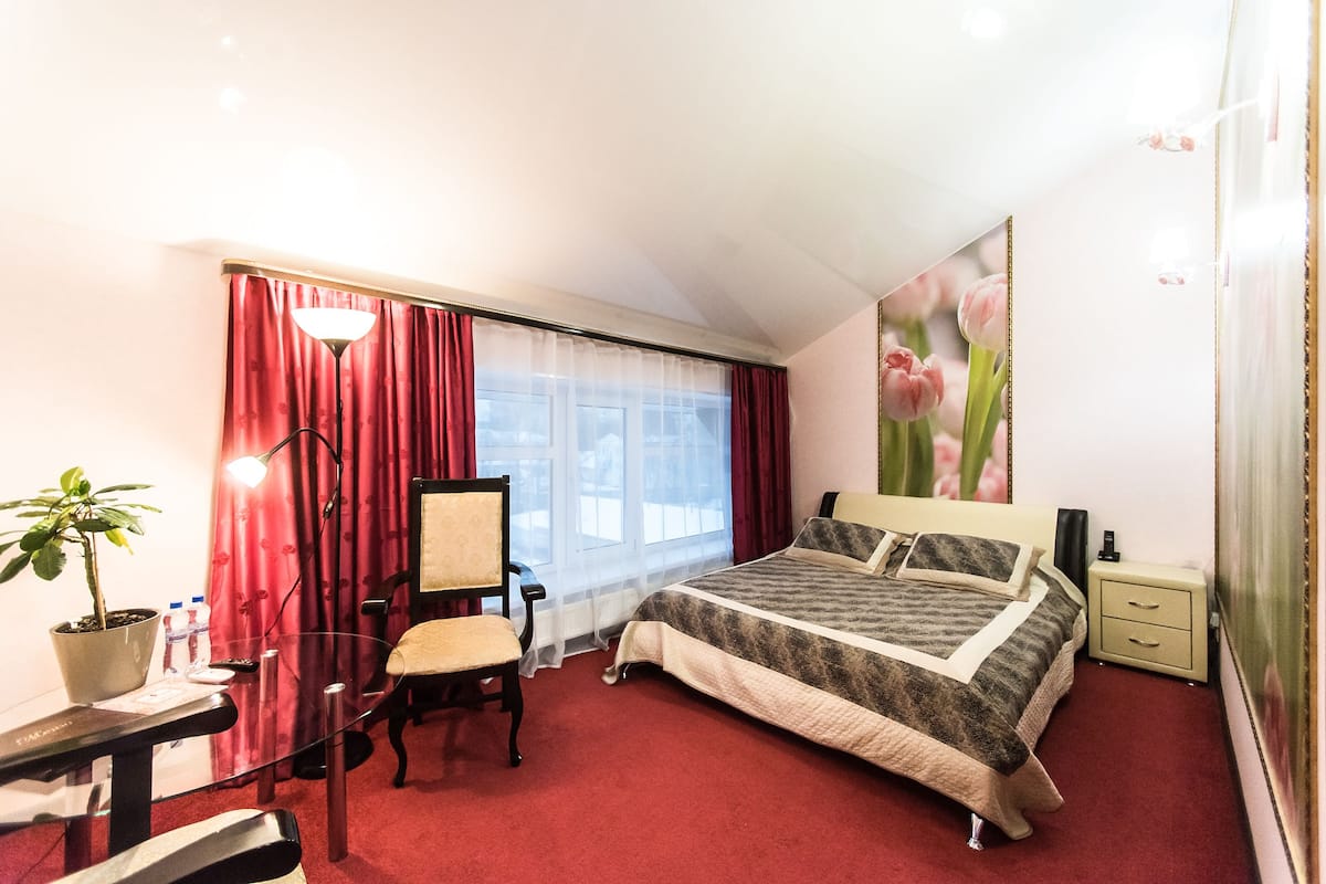 Standard-Doppelzimmer, 1 Doppelbett | Hochwertige Bettwaren, schallisolierte Zimmer, Bügeleisen/Bügelbrett