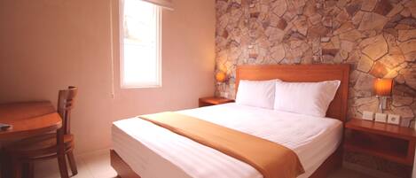 Standard Double or Twin Room, Non Smoking | Desk, soundproofing, free WiFi, bed sheets