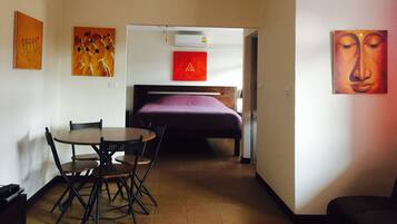 Departamento superior | 1 habitación, minibar, caja de seguridad en la habitación y escritorio