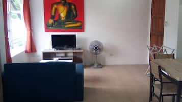 Apartamento económico | 1 dormitorio, minibar, caja fuerte y escritorio