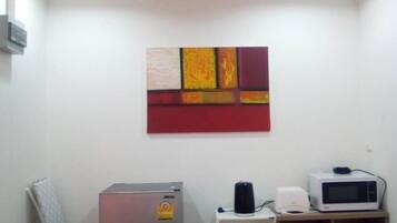 Economy Apartment | 1 bedroom, minibar, in-room safe, desk