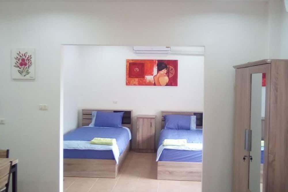 Merlin Plaza Apartments