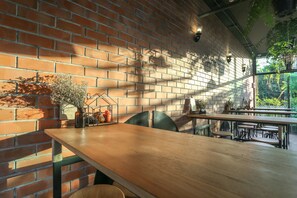 Coffee shop - Get Zleep Premium Budget Hotel (Chiang Mai)
