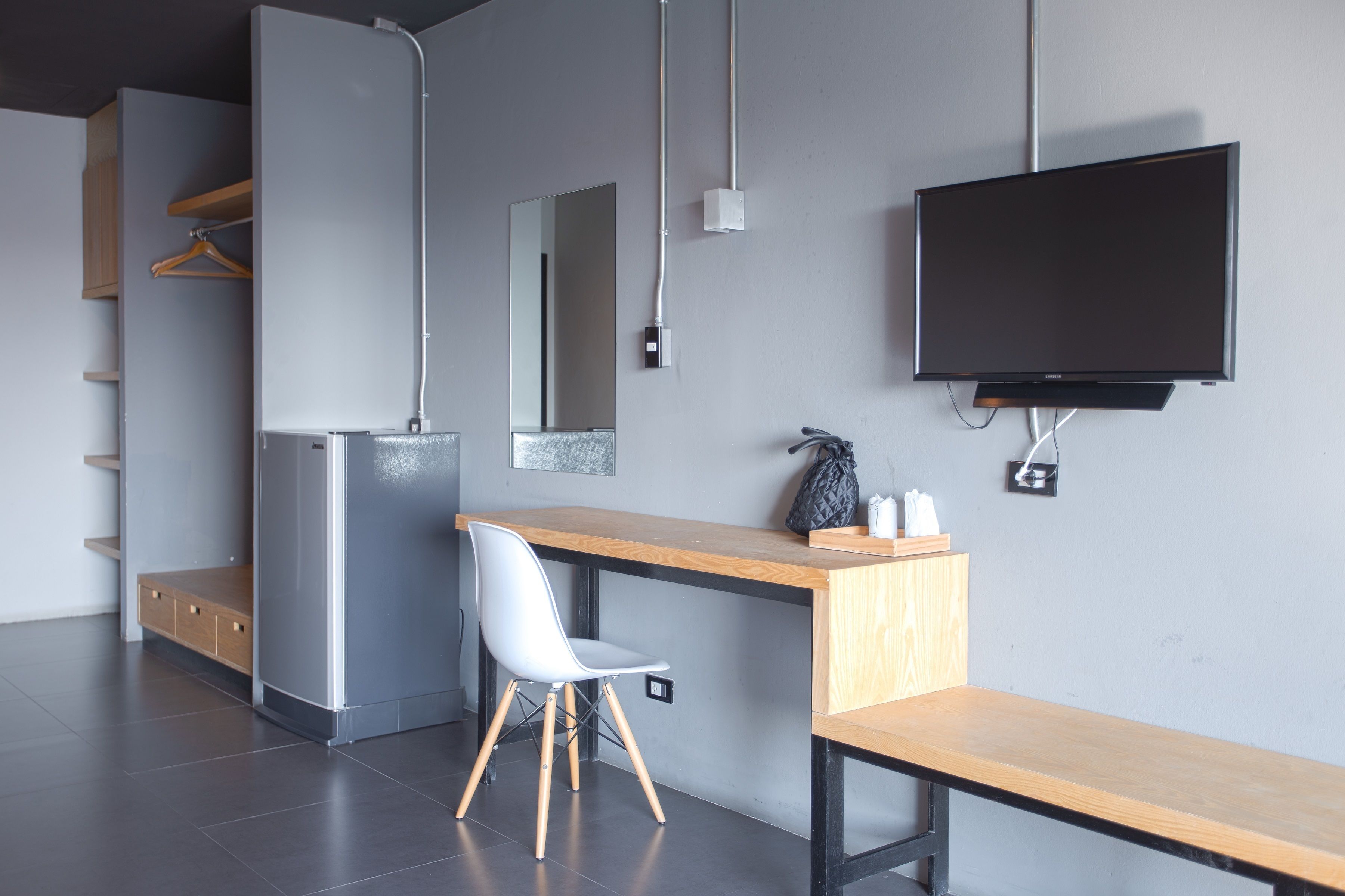 standard room, 1 king bed | desk, laptop workspace, blackout curtains, iron/ironing board