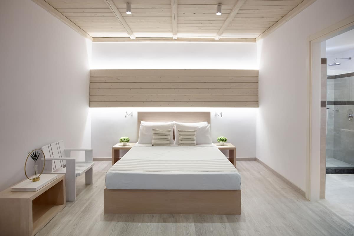 premium bedding, in-room safe, blackout curtains, free wifi