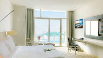 Grand-Doppelzimmer (Royale) | Wohnbereich | 50-Zoll-LCD-Fernseher mit Kabelempfang, Fernseher