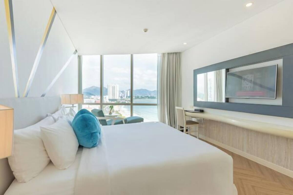 Minibar, in-room safe, desk, laptop workspace