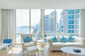 Elite Suite Ocean View | Minibar, két bảo mật tại phòng, bàn 