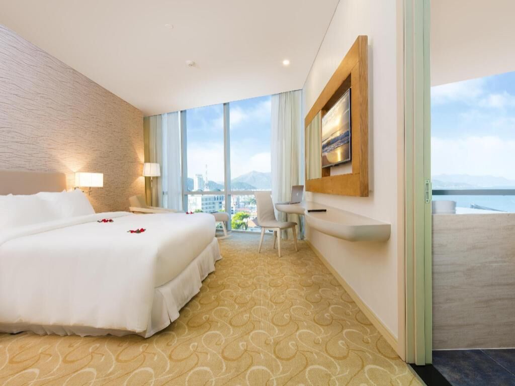 Minibar, safe på rommet, skrivebord og skrivebord for bærbar PC