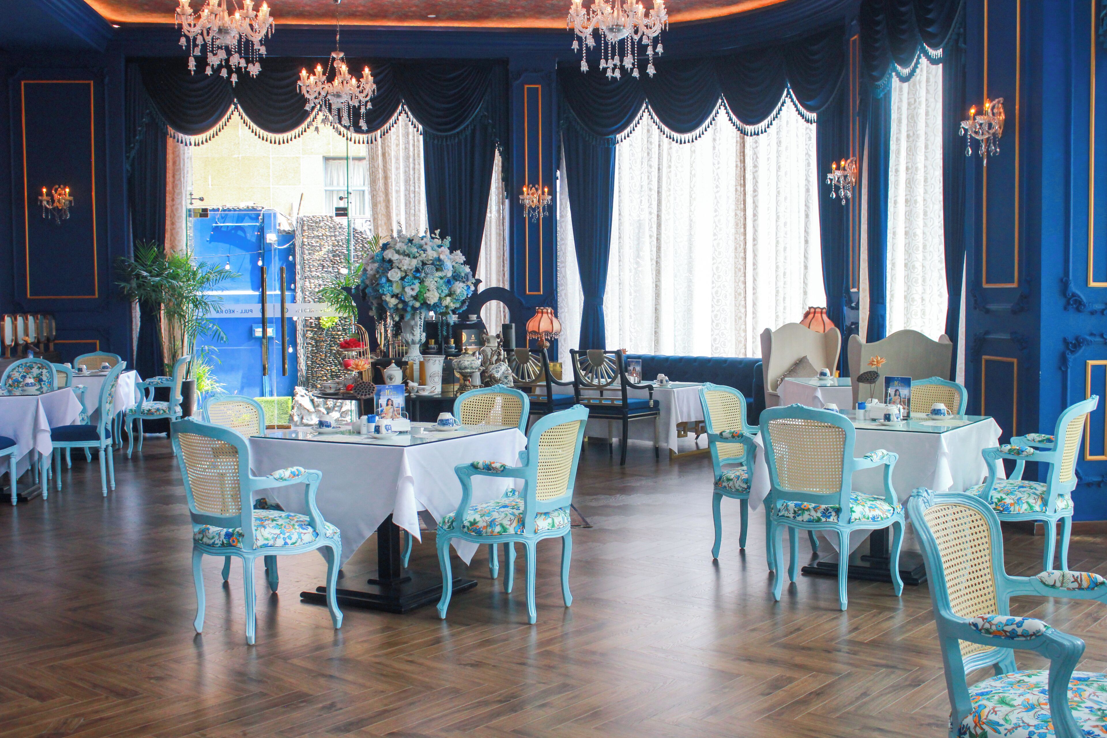Lobby-lounge