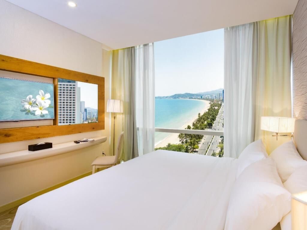 Minibar, safe på rommet, skrivebord og skrivebord for bærbar PC