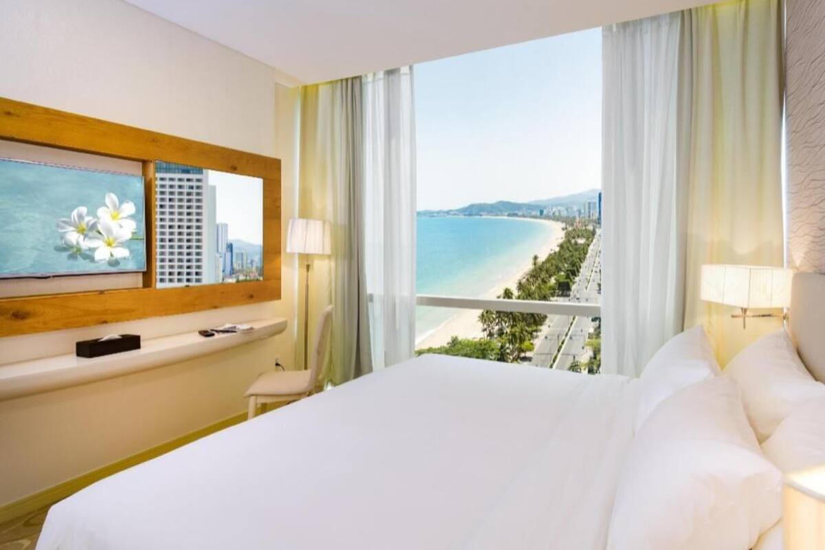 Minibar, safe på rommet, skrivebord og skrivebord for bærbar PC