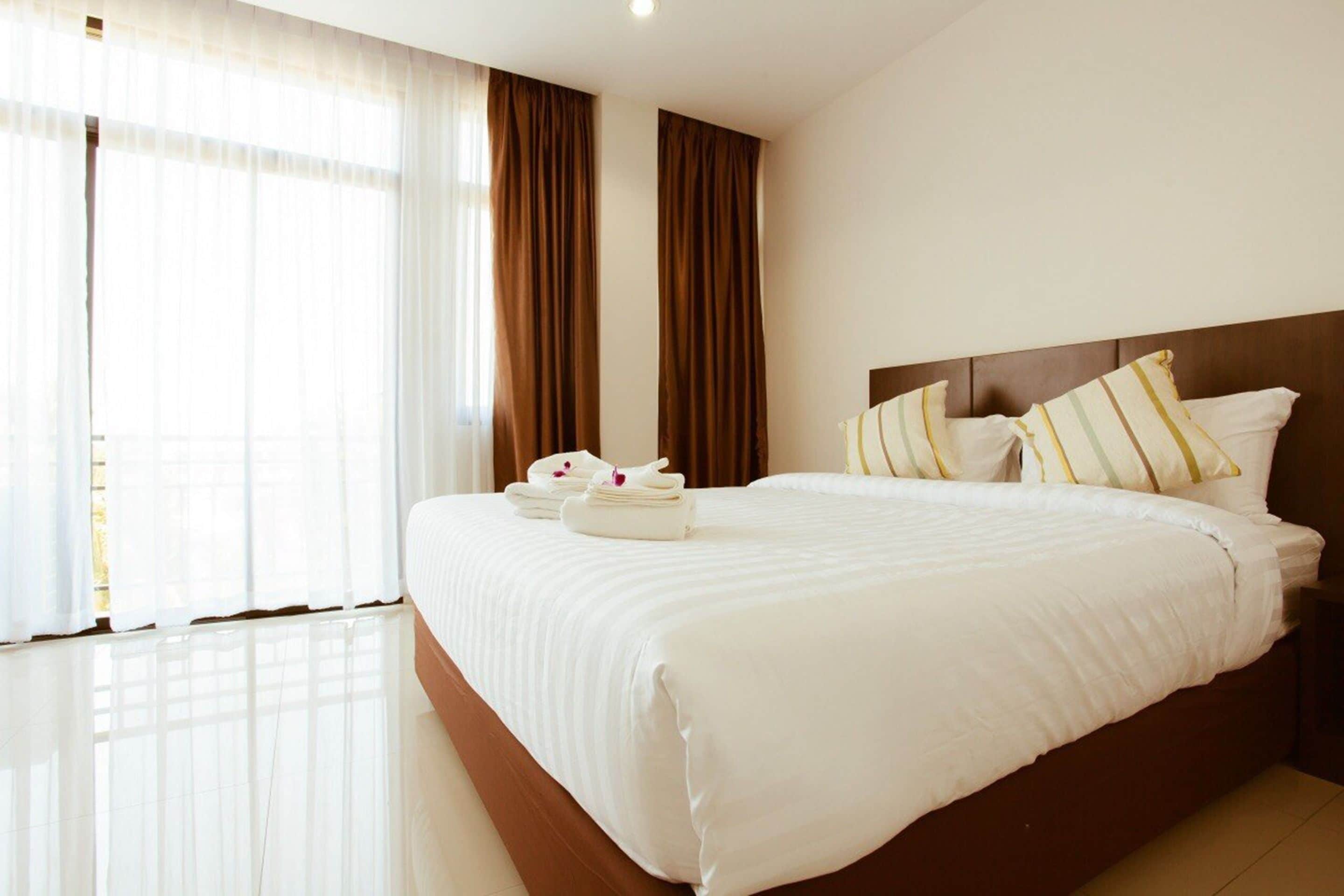 standard double room | desk, blackout curtains, free wifi