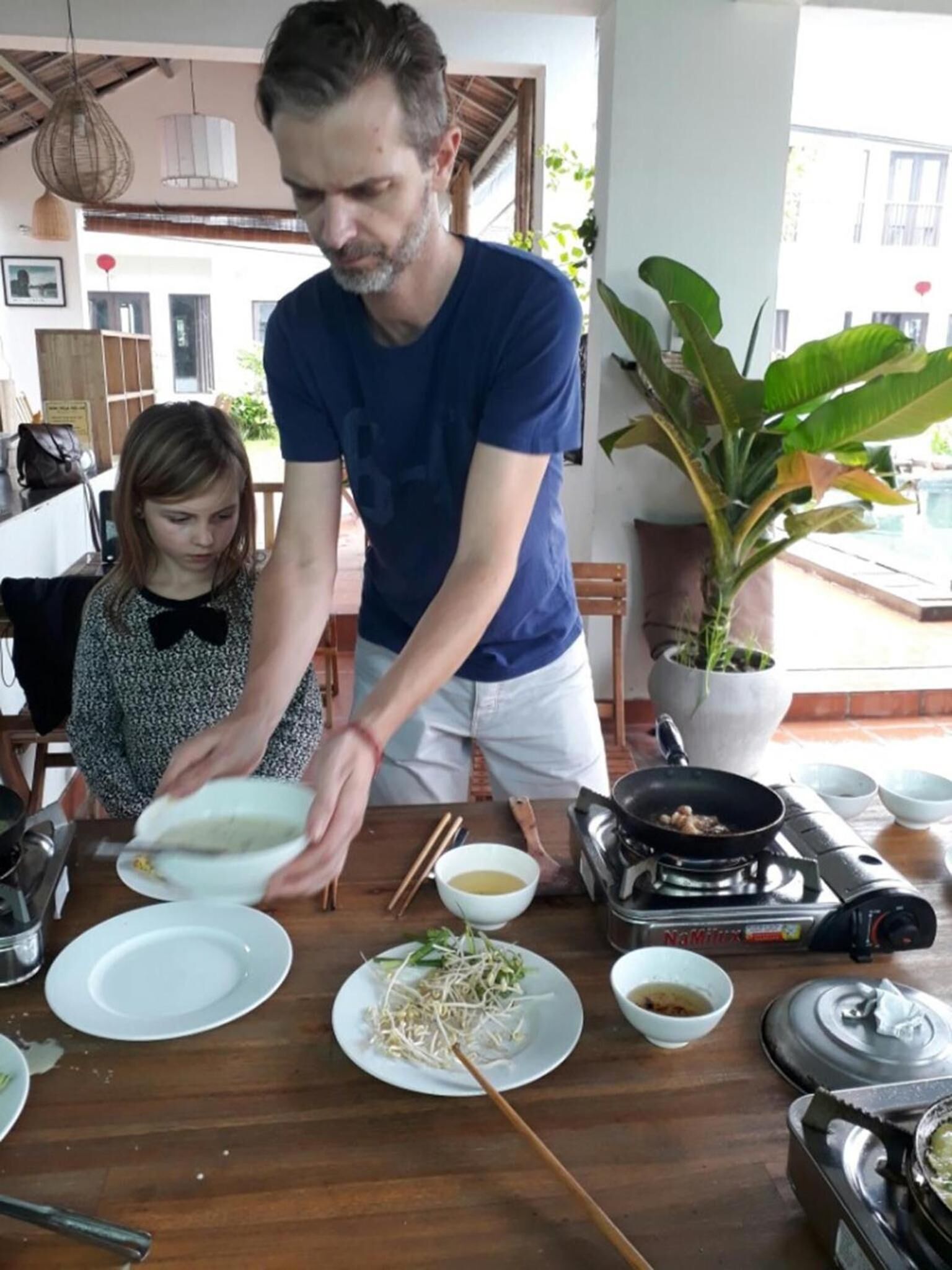 breakfast, lunch, dinner served; international cuisine