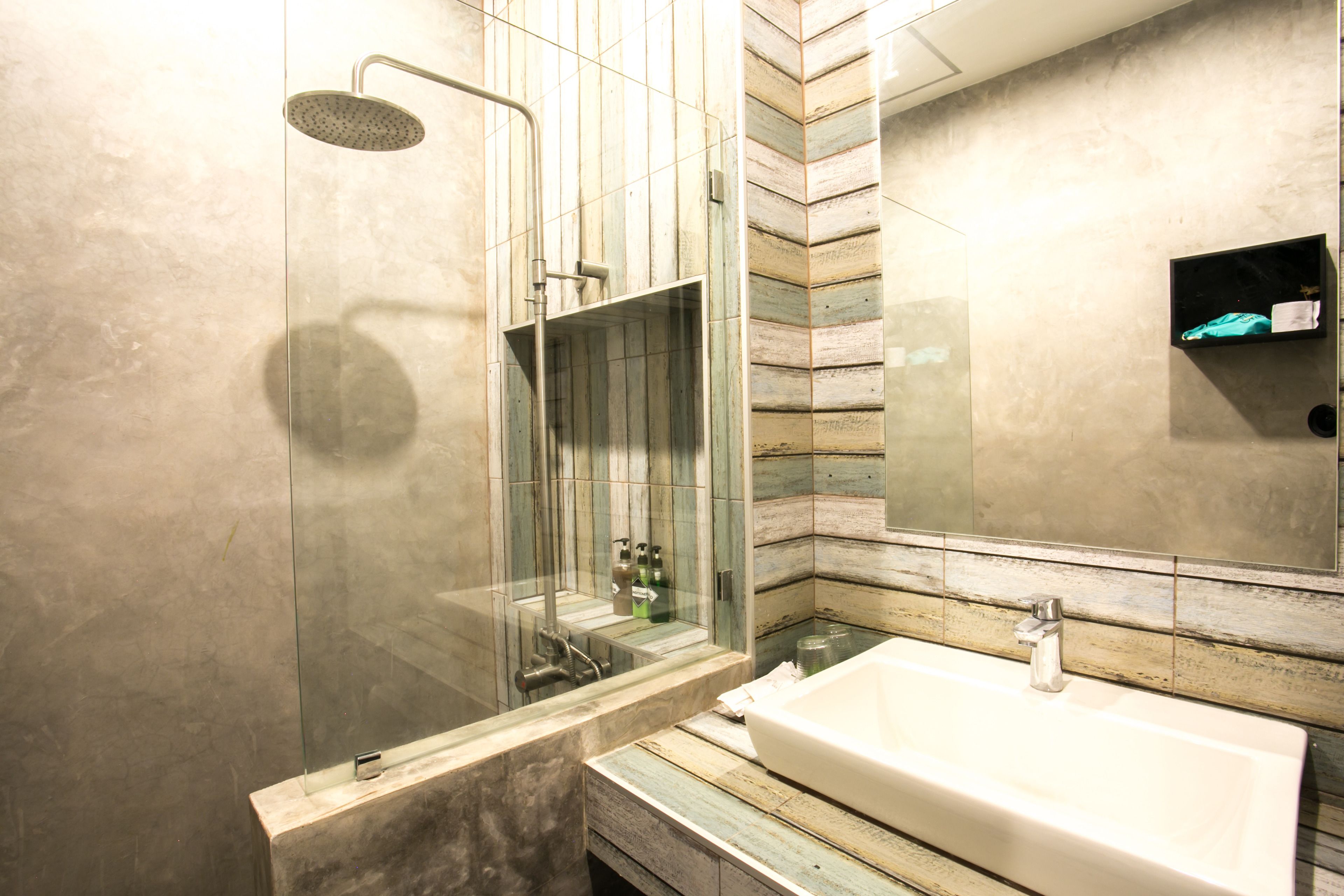Shower, free toiletries, hair dryer, slippers