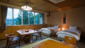 Escritorio y espacio para trabajar con laptop