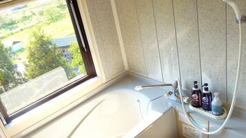 Chambre, vue montagne (Japanese Style, SAYURITEI) | Salle de bain | Articles de toilette gratuits, chaussons, serviettes fournies