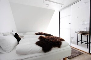 Family Room, Private Bathroom | Bed sheets - Rosendal Turisthotell (Kvinnherad)