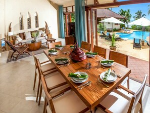 Villa | In-room dining
