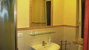 Double Room | Bathroom sink - B&B Max (Messina)