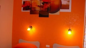 Desk, rollaway beds (surcharge), WiFi (free), individually decorated - B&B Max (Messina)