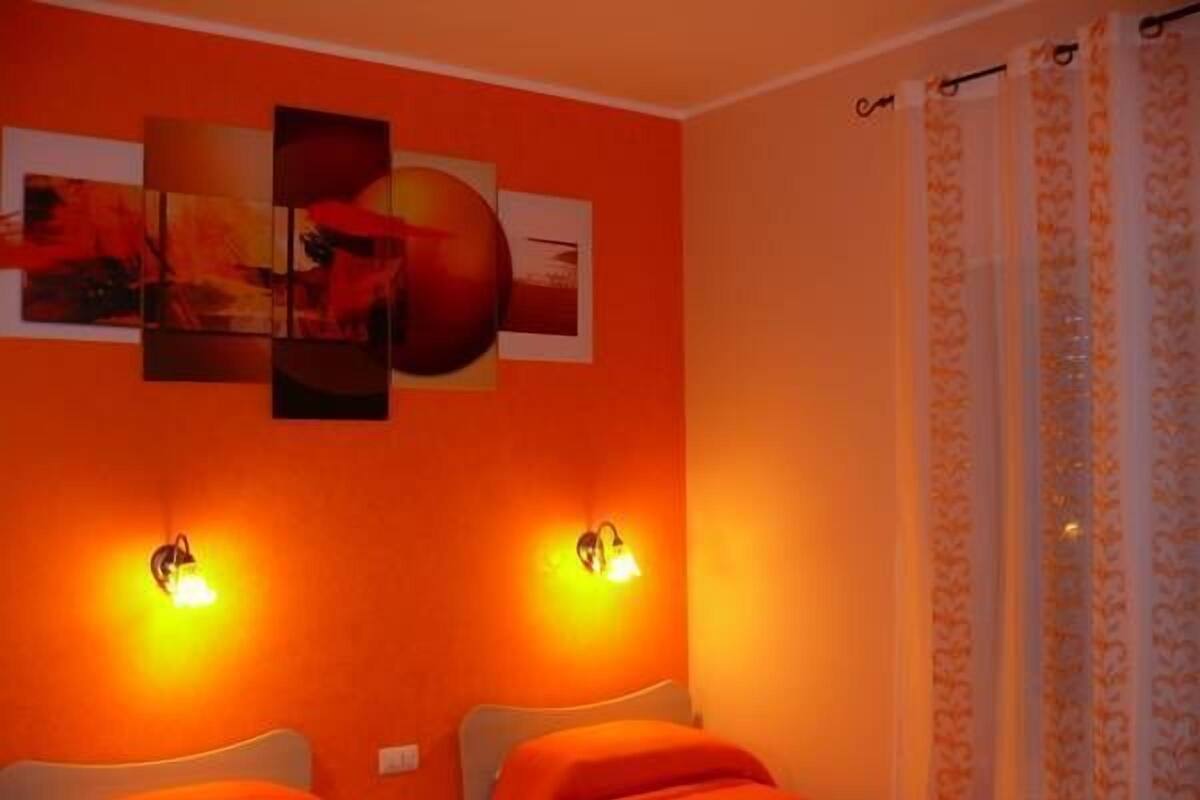 Twin Room, Multiple Bedrooms | Individually decorated, desk, rollaway beds, free WiFi