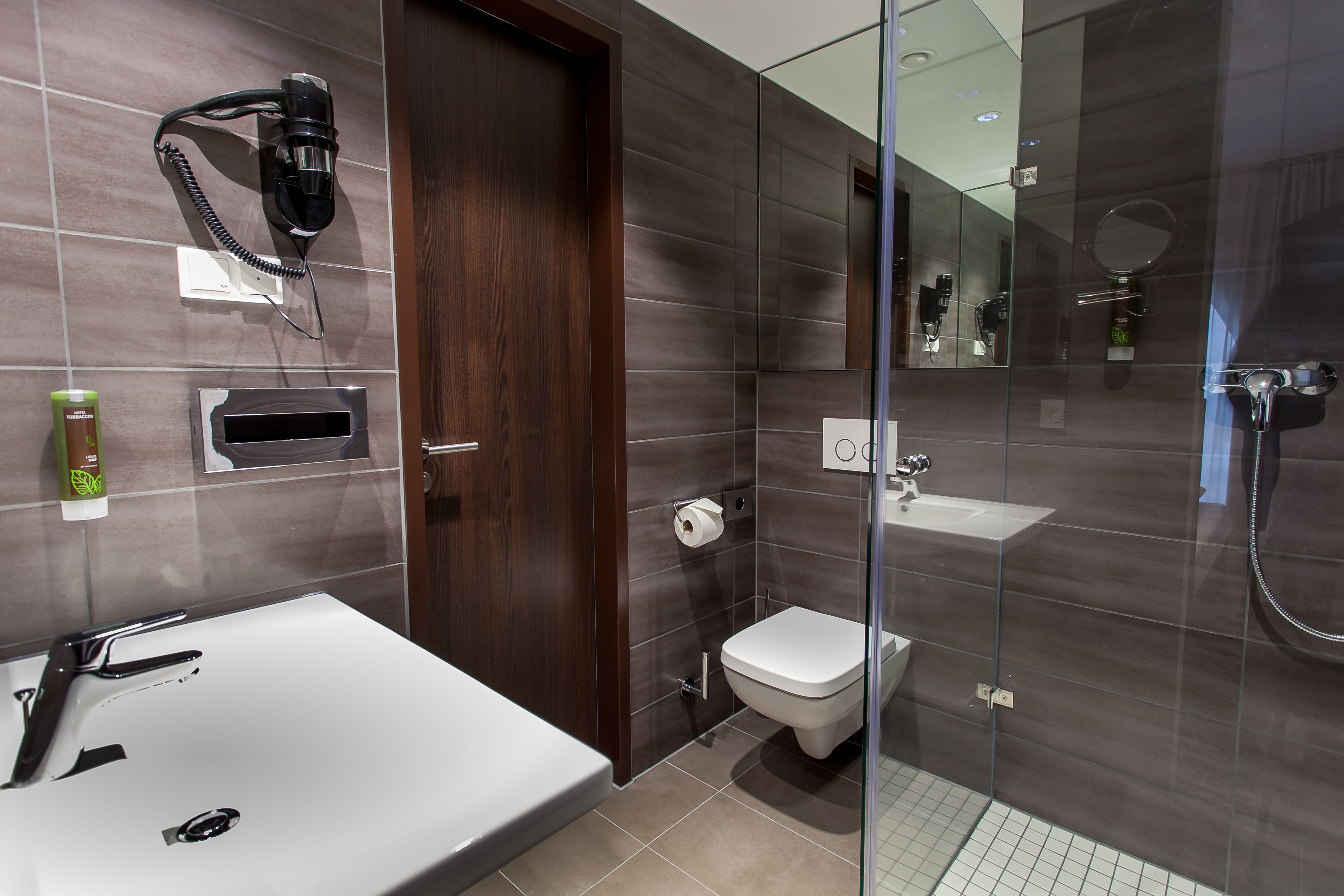 standard room | bathroom | shower, free toiletries, towels