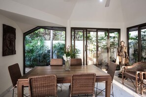 3 Bedrooms Pool Villa, Sea View | Servicio a la habitación