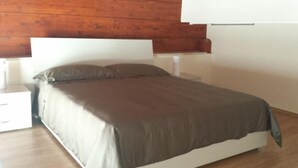 1 quarto, roupas de cama premium, escrivaninha, quartos à prova de som